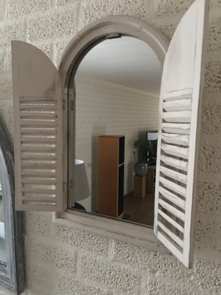 Mirror with wooden frame and doors - Indian style